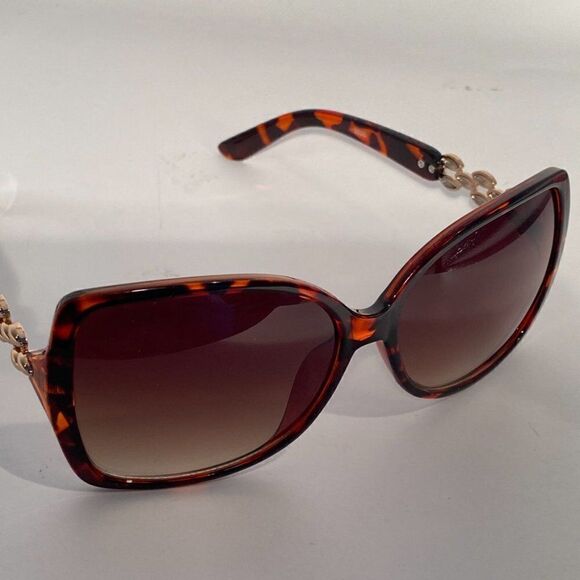 Oversize Tortoise Sunglasses With Silver Detail on Arm New main image 11